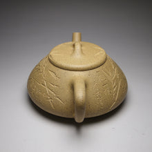 Load image into Gallery viewer, Benshan Lüni Shipiao Yixing Teapot with Carvings of Bamboo, 本山绿泥石瓢带刻绘 135ml