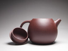 Load image into Gallery viewer, Lao Zini Dragon Egg Yixing Teapot, 老紫泥龙蛋壶, 195ml