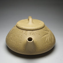 Load image into Gallery viewer, Benshan Lüni Shipiao Yixing Teapot with Carvings of Bamboo, 本山绿泥石瓢带刻绘 135ml