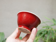 Load image into Gallery viewer, 120ml Fanggu Technique House and Tree Jihong and Qinghua Porcelain Teacup 青花霁红杯