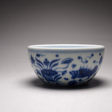 Load image into Gallery viewer, 120ml Fish and the Sea Qinghua Fanggu Jingdezhen Porcelain Wozu Teacup, 耕隐青花鱼藻纹卧足杯