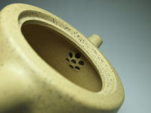 Load image into Gallery viewer, Benshan Lüni Zhuzhuo Yixing Teapot, 本山绿泥柱拙壶 230ml