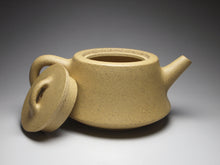 Load image into Gallery viewer, Benshan Lüni Zhuzhuo Yixing Teapot, 本山绿泥柱拙壶 230ml
