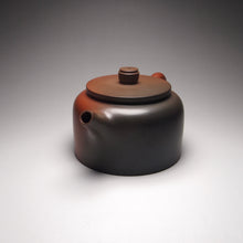Load image into Gallery viewer, 250ml Dezhong Nixing Teapot by Li Wenxin 李文新坭兴德钟