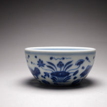 Load image into Gallery viewer, 120ml Fish and the Sea Qinghua Fanggu Jingdezhen Porcelain Wozu Teacup, 耕隐青花鱼藻纹卧足杯