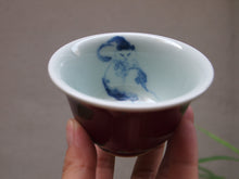 Load image into Gallery viewer, 100ml Fanggu Technique Cat and Fish, Jihong and Qinghua Porcelain Teacup 青花霁红杯