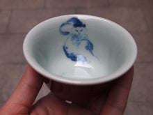 Load image into Gallery viewer, 100ml Fanggu Technique Cat and Fish, Jihong and Qinghua Porcelain Teacup 青花霁红杯