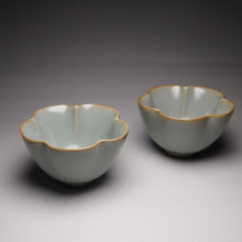 Load image into Gallery viewer, Pair of Matching 50ml Five Lobed Ruyao Teacups 汝窑天青五瓣花对杯
