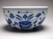 Load image into Gallery viewer, 120ml Fish and the Sea Qinghua Fanggu Jingdezhen Porcelain Wozu Teacup, 耕隐青花鱼藻纹卧足杯