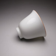 Load image into Gallery viewer, 40ml Flower Goddess Tianbai Jingdezhen Porcelain Teacup 甜白花神杯