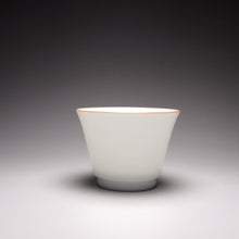 Load image into Gallery viewer, 65ml Horseshoe Shape Tianbai Jingdezhen Porcelain Teacup with brown rim 甜白马蹄杯