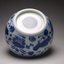 Load image into Gallery viewer, 120ml Fish and the Sea Qinghua Fanggu Jingdezhen Porcelain Wozu Teacup, 耕隐青花鱼藻纹卧足杯