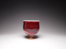 Load image into Gallery viewer, Red glazed stoneware teacup 素直陶艺高足杯 75ml
