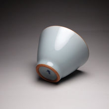 Load image into Gallery viewer, 75ml Horseshoe Royal Jade Ruyao Teacup 汝窑御青马蹄杯