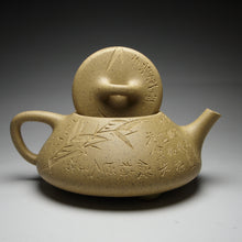 Load image into Gallery viewer, Benshan Lüni Shipiao Yixing Teapot with Carvings of Bamboo, 本山绿泥石瓢带刻绘 135ml