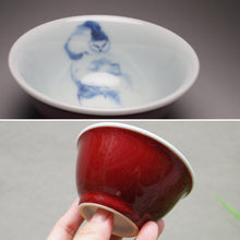 Load image into Gallery viewer, 130ml Fanggu Technique Perching Cat, Jihong and Qinghua Porcelain Teacup 青花霁红杯