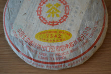 Load image into Gallery viewer, 2000 Zhongcha CNNP 7542 Raw Pu'er Tea Cake, 2000年中茶7542纪念饼