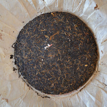 Load image into Gallery viewer, 2000 Zhongcha CNNP 7542 Raw Pu'er Tea Cake, 2000年中茶7542纪念饼