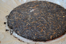Load image into Gallery viewer, 2000 Zhongcha CNNP 7542 Raw Pu'er Tea Cake, 2000年中茶7542纪念饼