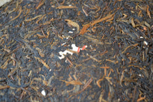 Load image into Gallery viewer, 2000 Zhongcha CNNP 7542 Raw Pu'er Tea Cake, 2000年中茶7542纪念饼