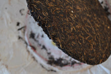 Load image into Gallery viewer, 2000 Zhongcha CNNP 7542 Raw Pu'er Tea Cake, 2000年中茶7542纪念饼