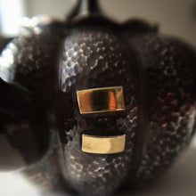Load image into Gallery viewer, 999 Pure Silver Handmade Pumpkin Side Handle Teapot, 全手工纯银999南瓜侧把壶, 300ml