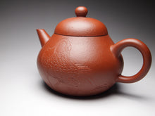 Load image into Gallery viewer, Zhuni Pear Shuiping Yixing Teapot with Carving of Crane 朱泥梨式水平带仙鹤刻绘 115ml