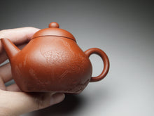 Load image into Gallery viewer, Zhuni Pear Shuiping Yixing Teapot with Carving of Crane 朱泥梨式水平带仙鹤刻绘 115ml