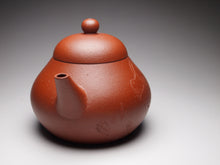 Load image into Gallery viewer, Zhuni Pear Shuiping Yixing Teapot with Carving of Crane 朱泥梨式水平带仙鹤刻绘 115ml