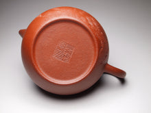 Load image into Gallery viewer, Zhuni Pear Shuiping Yixing Teapot with Carving of Crane 朱泥梨式水平带仙鹤刻绘 115ml