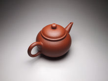 Load image into Gallery viewer, Zhuni Dahongpao Shuiping Yixing Teapot 朱泥大红袍水平 135ml