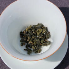 Load image into Gallery viewer, TianChi High Mountain Oolong Tea, 天池高山茶, Spring 2021
