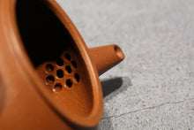 Load image into Gallery viewer, Zhuni Dahongpao Shuiping Yixing Teapot 朱泥大红袍扁水平 140ml