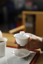 Load image into Gallery viewer, 110ml Classic Jingdezhen Porcelain Gaiwan with Brown Rim 甜白小福圆盖碗