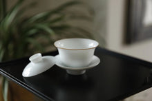 Load image into Gallery viewer, 110ml Classic Jingdezhen Porcelain Gaiwan with Brown Rim 甜白小福圆盖碗