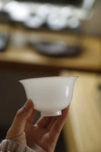 Load image into Gallery viewer, 110ml Classic Jingdezhen Porcelain Gaiwan with Brown Rim 甜白小福圆盖碗