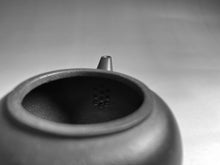 Load image into Gallery viewer, Heini (Wuhui Zhuni) Shuiping Yixing Teapot, 焐灰朱泥小水平, 90ml
