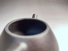 Load image into Gallery viewer, Heini (Wuhui Jiangponi) Shipiao Yixing Teapot, 焐灰降坡泥石瓢壶, 110ml