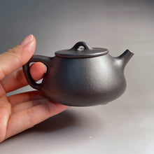 Load image into Gallery viewer, Heini (Wuhui Jiangponi) Shipiao Yixing Teapot, 焐灰降坡泥石瓢壶, 110ml