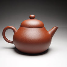 Load image into Gallery viewer, Zhuni Pear Shuiping Yixing Teapot, 朱泥梨式水平, 115ml