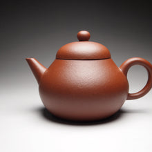 Load image into Gallery viewer, Zhuni Pear Shuiping Yixing Teapot, 朱泥梨式水平, 115ml