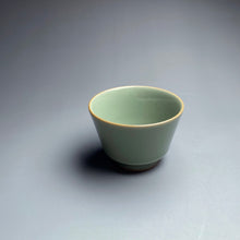 Load image into Gallery viewer, 55ml Miseyou Porcelain Horseshoe Teacup from Jingdezhen