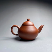 Load image into Gallery viewer, Zhuni Pear Yixing Teapot 朱泥梨形壶 125ml