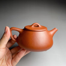 Load image into Gallery viewer, Zhuni Dahongpao Shipiao Yixing Teapot, 朱泥大红袍石瓢壶, 180ml