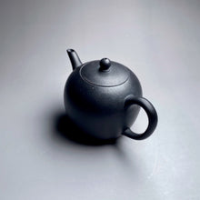 Load image into Gallery viewer, Heini (Wuhui Zhuni) Meirenjian Yixing Teapot, 焐灰朱泥美人肩壶, 180ml