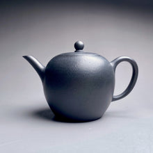 Load image into Gallery viewer, Heini (Wuhui Zhuni) Meirenjian Yixing Teapot, 焐灰朱泥美人肩壶, 180ml