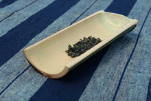 Load image into Gallery viewer, Large Green Bamboo Tea Scoop 保青竹子茶则

