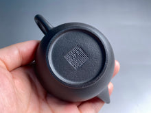 Load image into Gallery viewer, Heini (Wuhui Zhuni) Shuiping Yixing Teapot, 焐灰朱泥小水平, 90ml