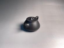 Load image into Gallery viewer, Heini (Wuhui Jiangponi) Shipiao Yixing Teapot, 焐灰降坡泥石瓢壶, 110ml
