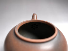 Load image into Gallery viewer, 125ml Shuiping Nixing Teapot by Zhou Yujiao